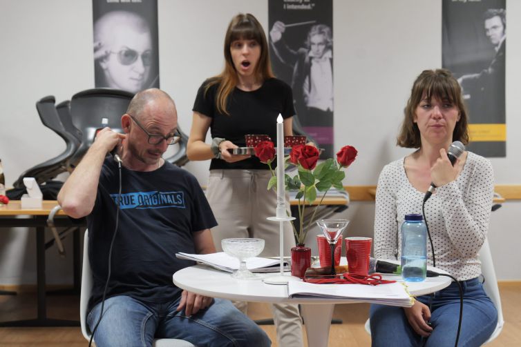 ovigo-theater-blind-date-probe-098