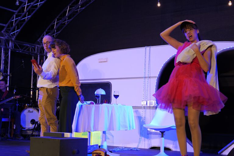 ovigo-theater-blind-date-010