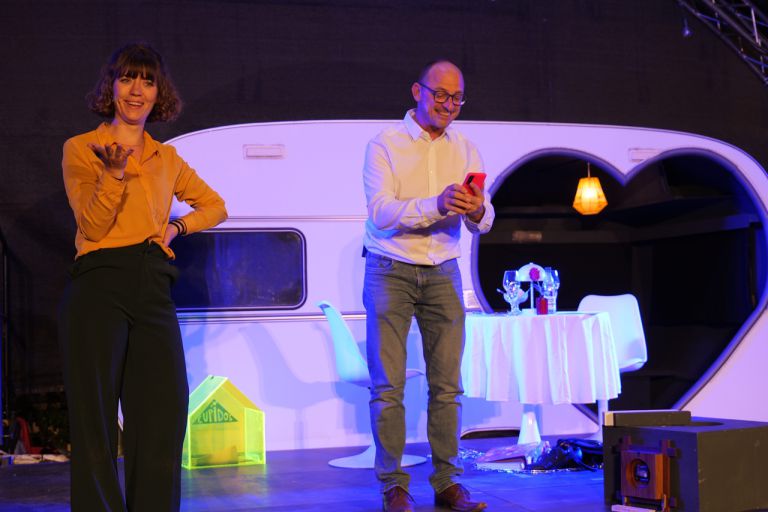 ovigo-theater-blind-date-probe-166