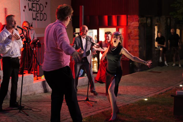 ovigo-theater-dinner-mit-singer-crashkurs-für-liebeslieder-2025-005