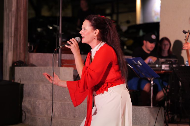 ovigo-theater-dinner-mit-singer-crashkurs-für-liebeslieder-2025-023