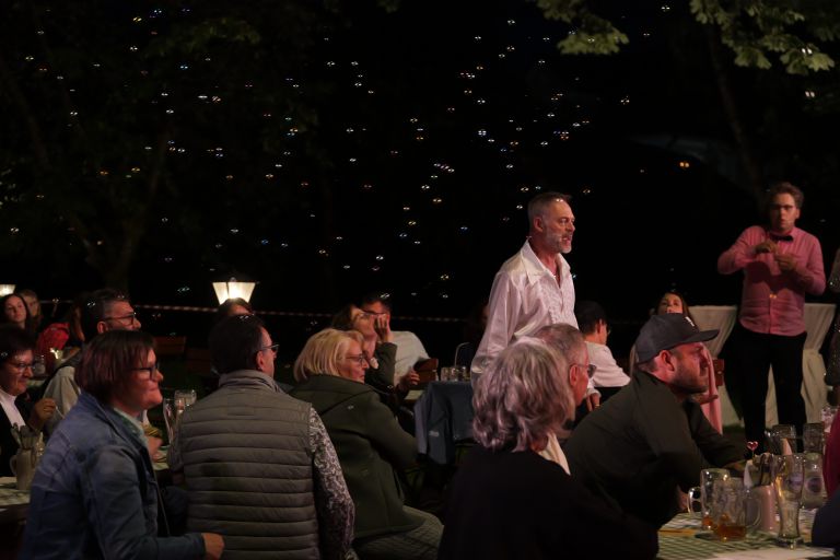 ovigo-theater-dinner-mit-singer-crashkurs-für-liebeslieder-2025-026