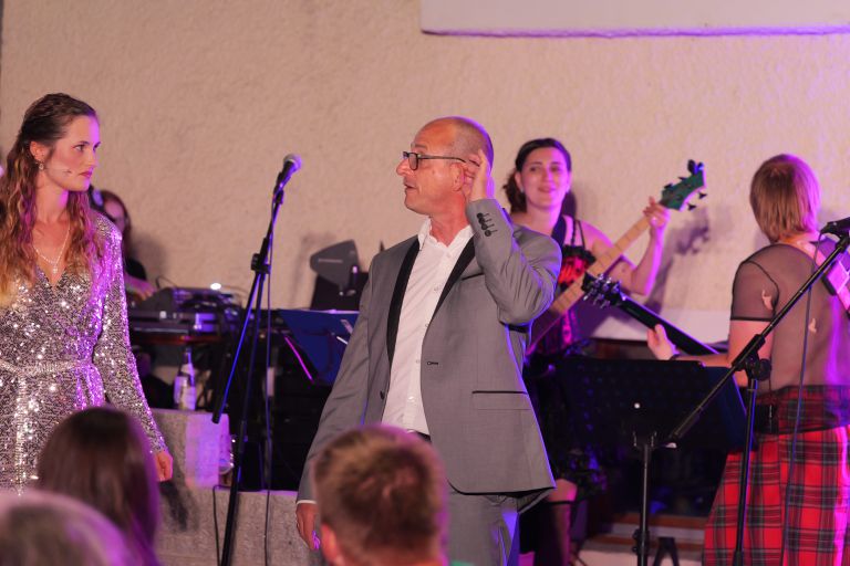 ovigo-theater-dinner-mit-singer-crashkurs-für-liebeslieder-2025-032