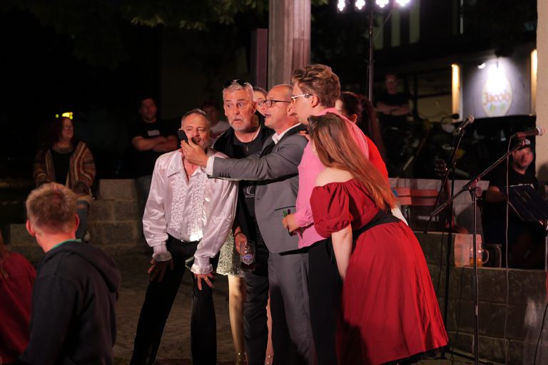 ovigo-theater-dinner-mit-singer-crashkurs-für-liebeslieder-2025-039