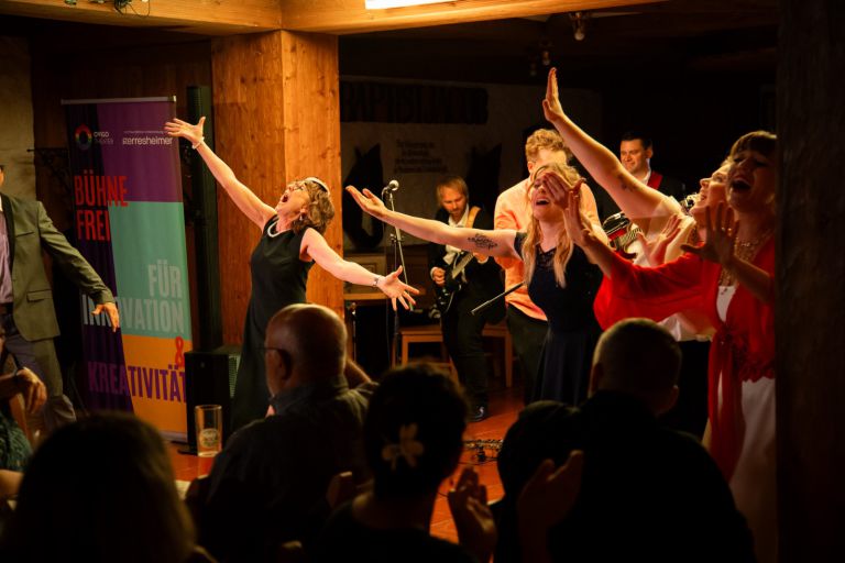 ovigo-theater-dinner-mit-singer-crashkurs-für-liebeslieder-2025-055