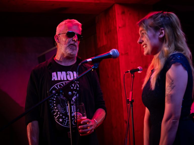 ovigo-theater-dinner-mit-singer-crashkurs-für-liebeslieder-2025-081