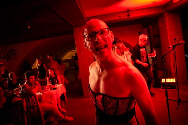 ovigo-theater-dinner-mit-singer-crashkurs-für-liebeslieder-2025-096