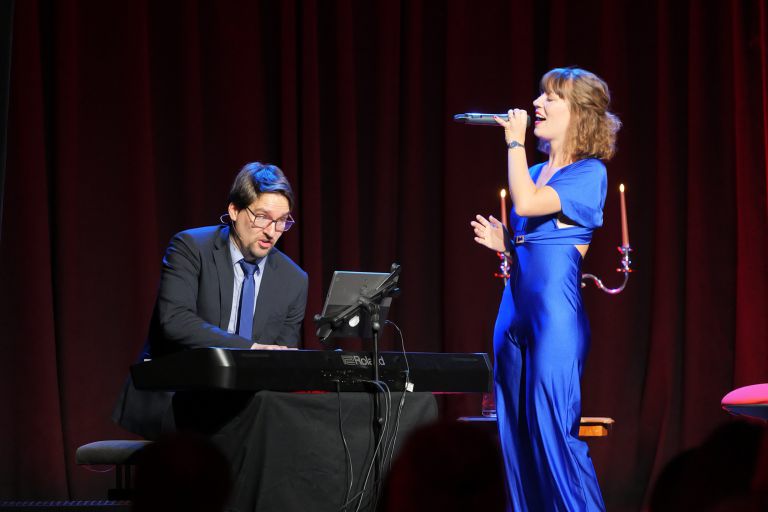 ovigo-theater-unstillbare-gier-theuern-060