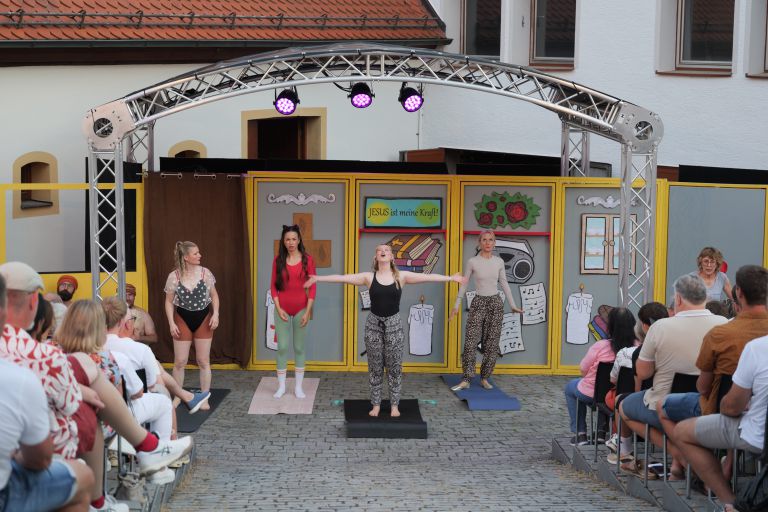 ovigo-theater-eine-ganz-heisse-nummer-2026-nabburg-013